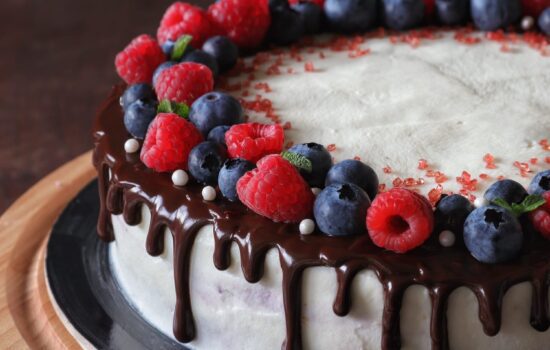 Drip Cake ai Frutti di Bosco