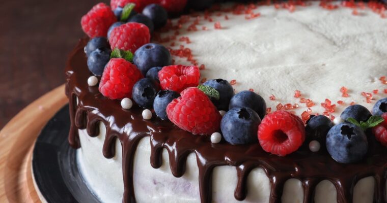 Drip Cake ai Frutti di Bosco