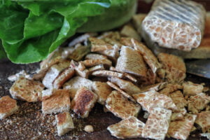 Insalata di Tempeh con Senape al Miele e Formaggio