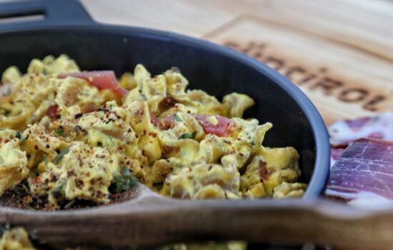 pasta con Ricotta Speck e Zafferano