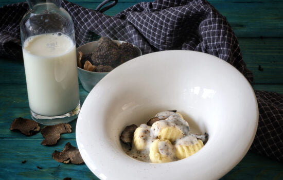 Gnocchi crema al latte e tartufo