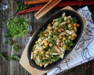 Gnocchetti con Ceci, Rabarbaro e Foglie di Carota