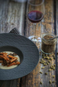 Maccheroncini con salsa di Taleggio e Levistico